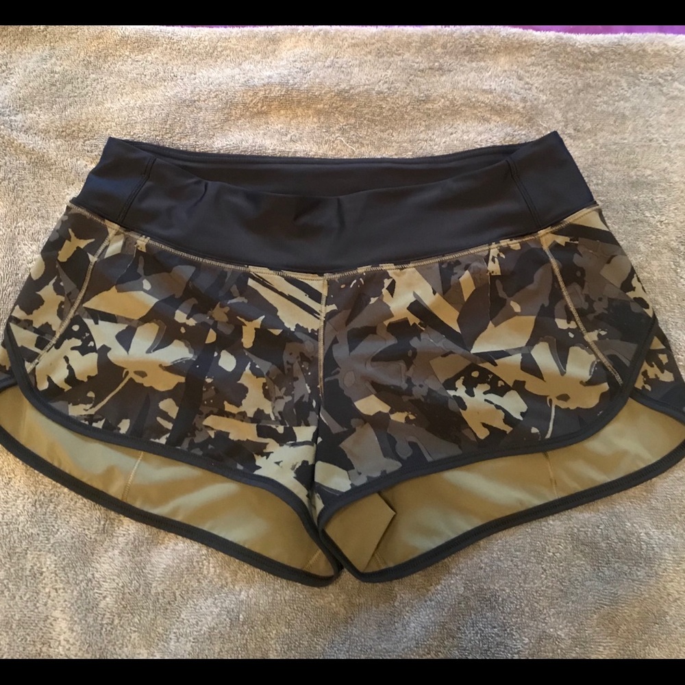 Lululemon camo floral Speed short 2.5"